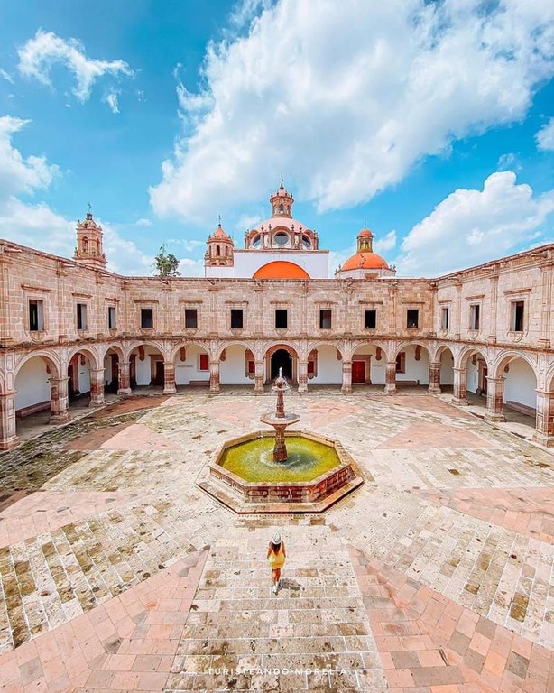 Centro Cultural Clavijero.jpg