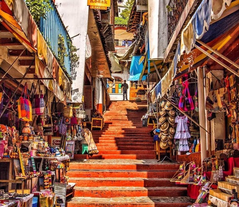 Regional handicrafts in Janitzio.jpg