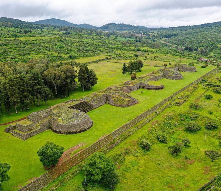 Yácatas in Tzintzuntzan.jpg